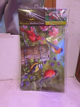 M01950 Briarwood Lane Magnetic Fence Post Birds Mailbox Cover