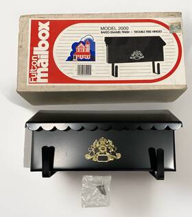 2000-005 Fulton Vintage Black Royal Emblem Style Mailbox -new Old Stock- Small Scratches